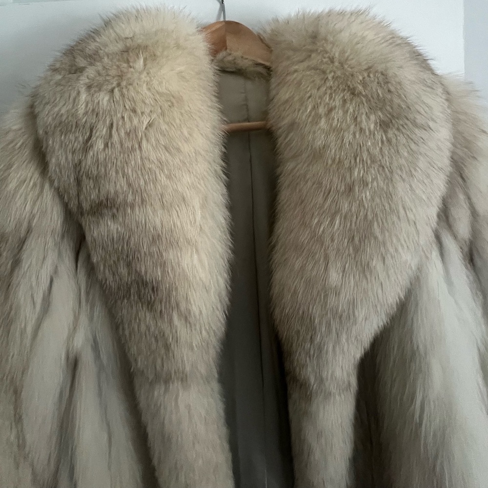 Bloomingdale's Women's Fur Coat in Light Taupe - Picture 2 of 4